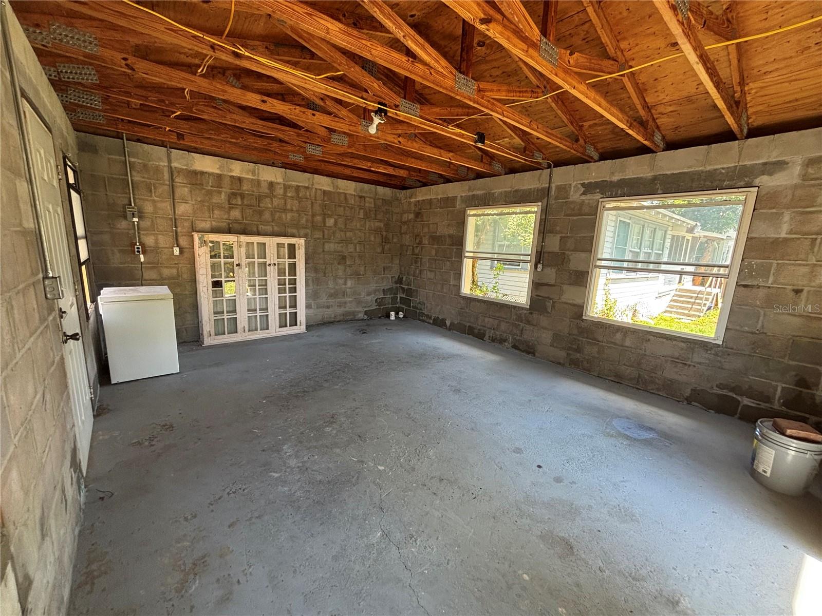 Image 64 of 66 For 821 Lime Street