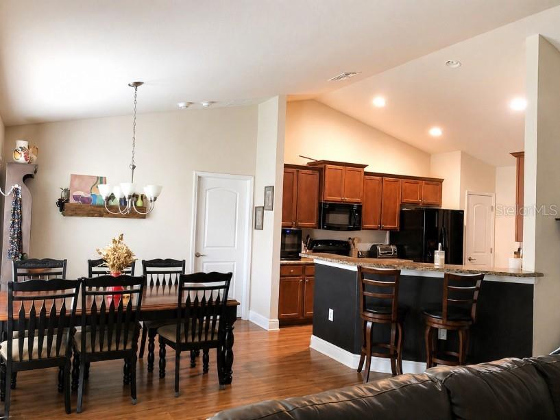 Image 4 of 18 For 7110 Remington Oaks Loop