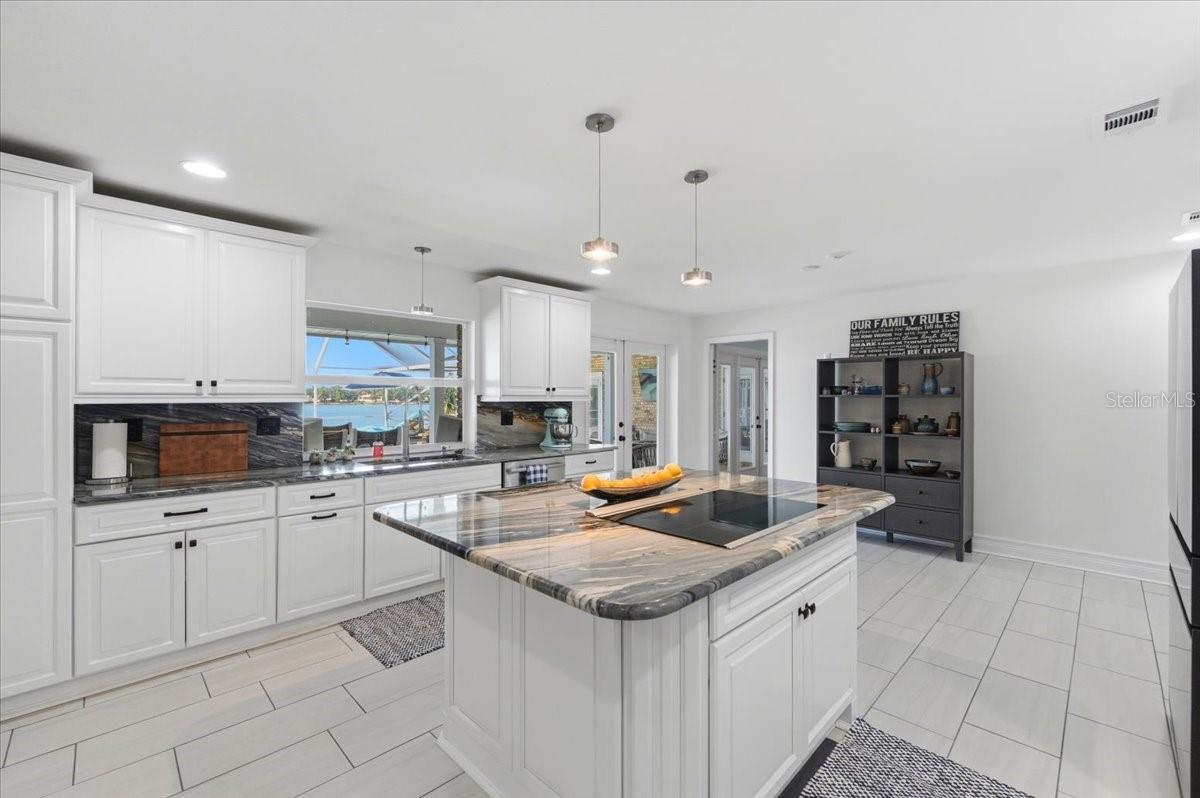 Listing photo id 10 for 120 Mirror Lane Nw