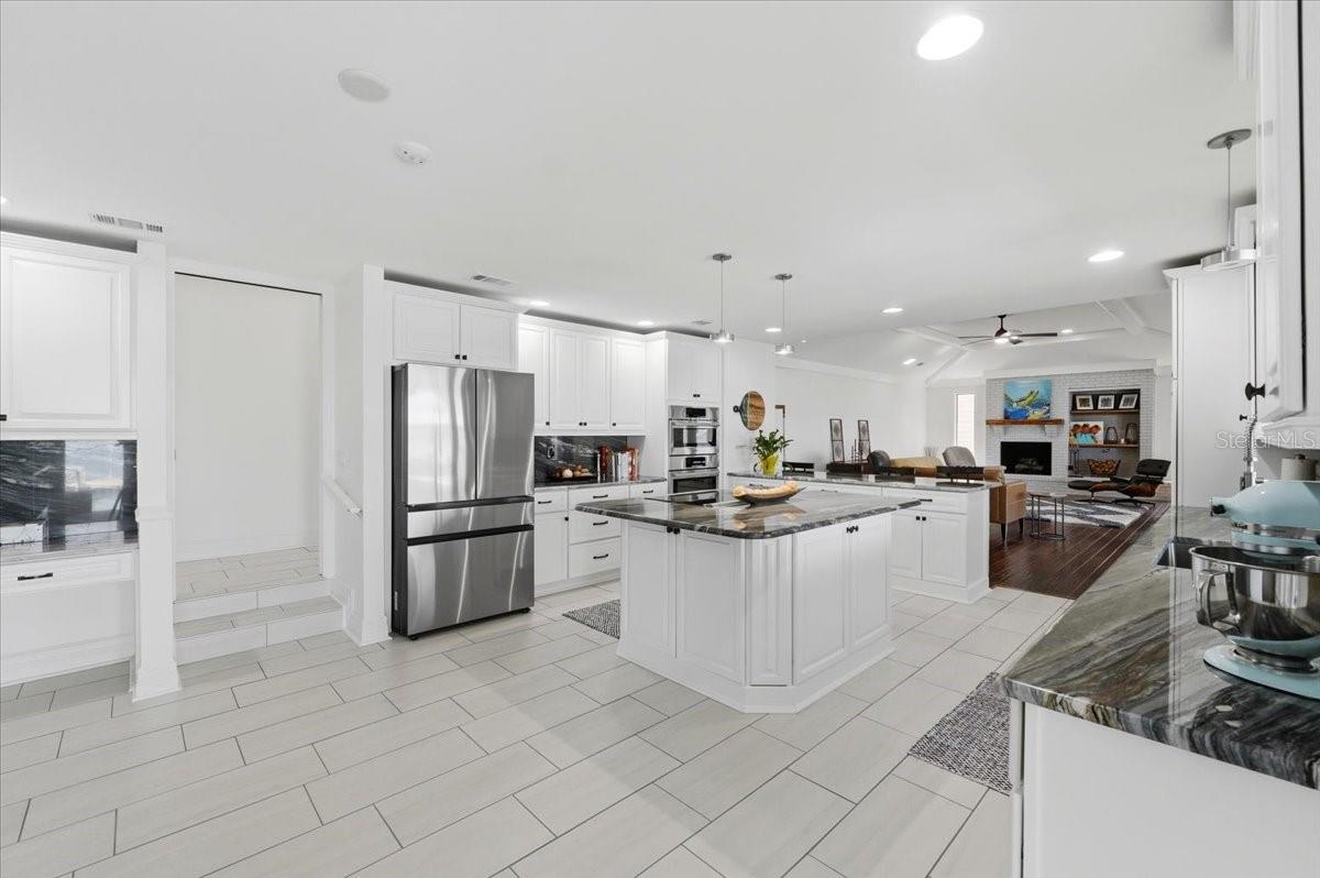 Listing photo id 12 for 120 Mirror Lane Nw