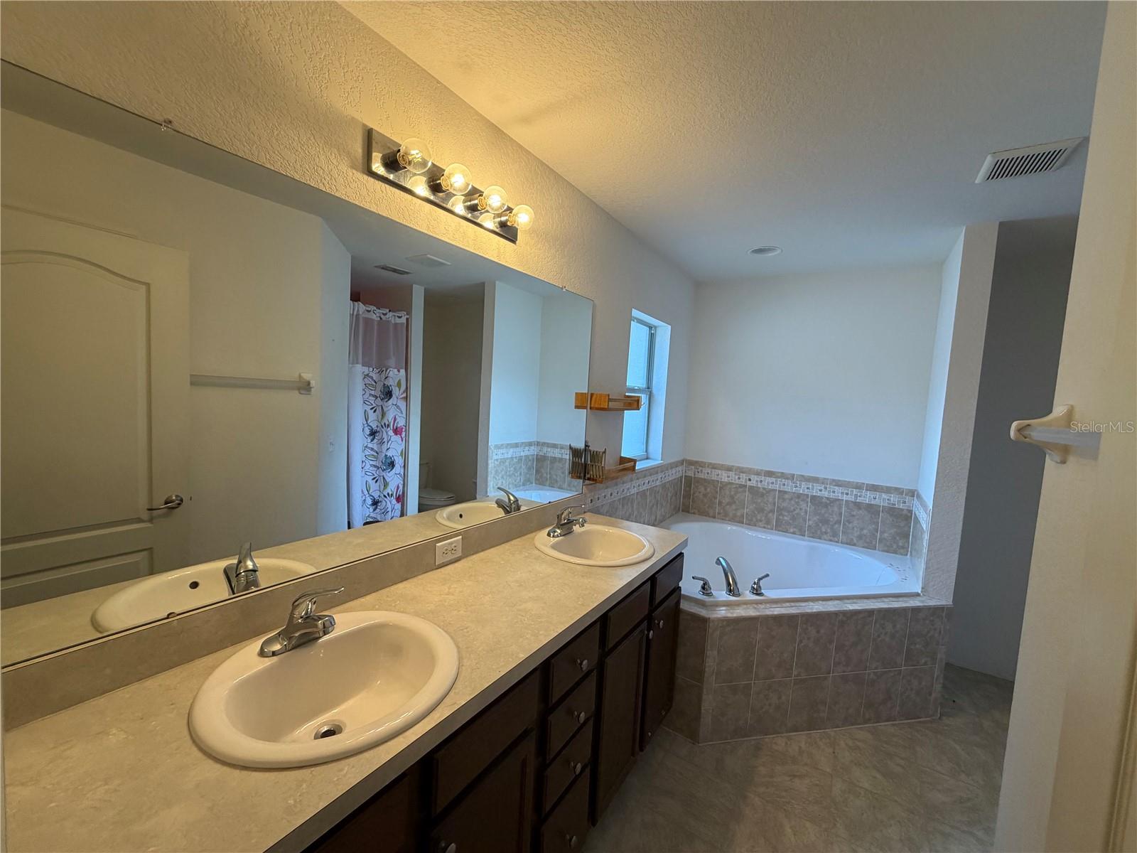 Image 13 of 21 For 762 Barrister Drive