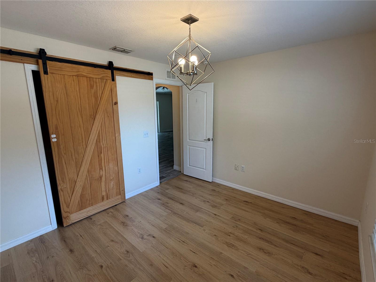 Image 14 of 21 For 762 Barrister Drive