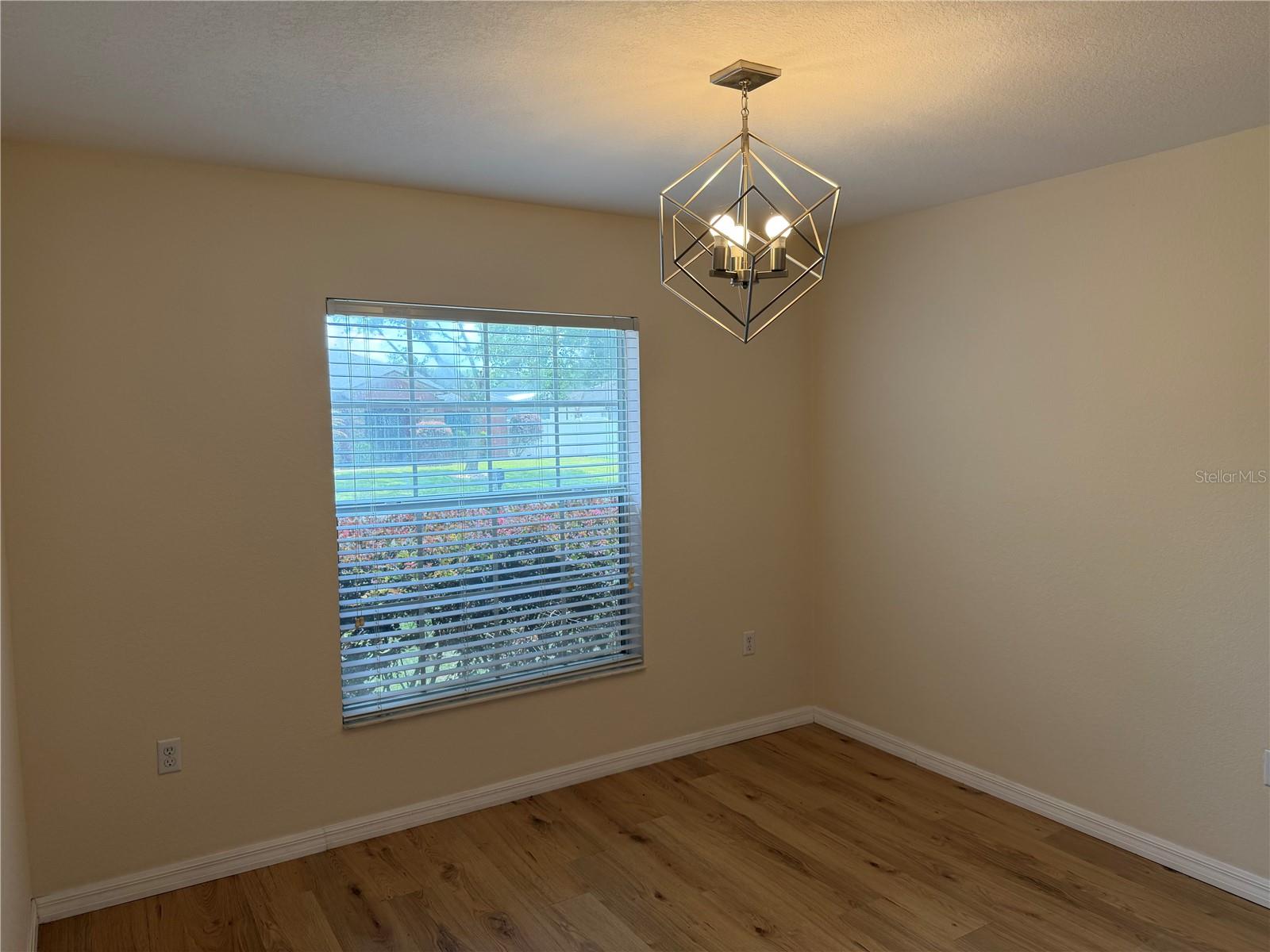 Image 15 of 21 For 762 Barrister Drive