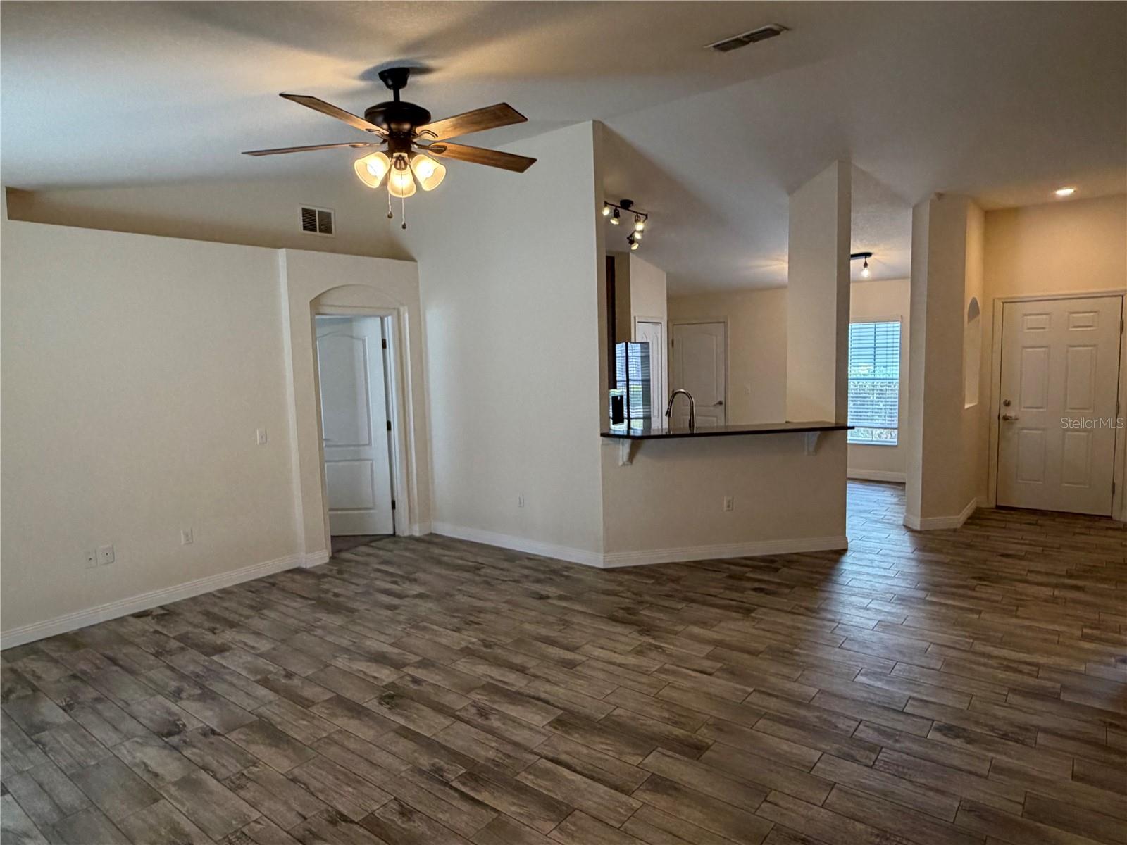 Image 3 of 21 For 762 Barrister Drive