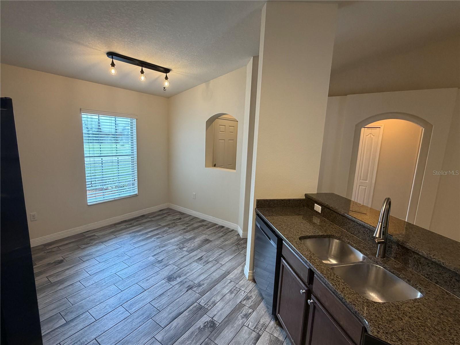 Image 4 of 21 For 762 Barrister Drive
