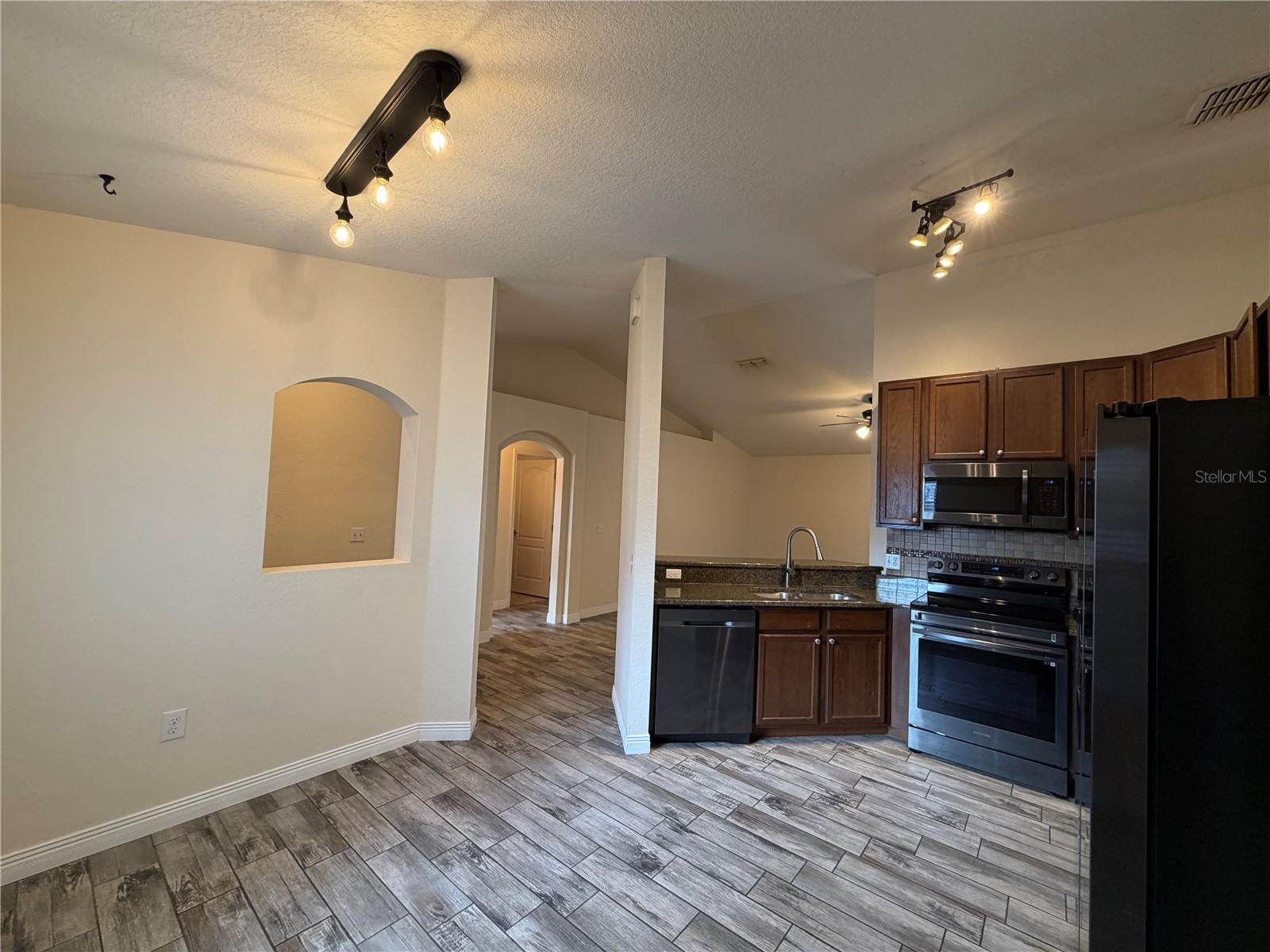 Image 6 of 21 For 762 Barrister Drive