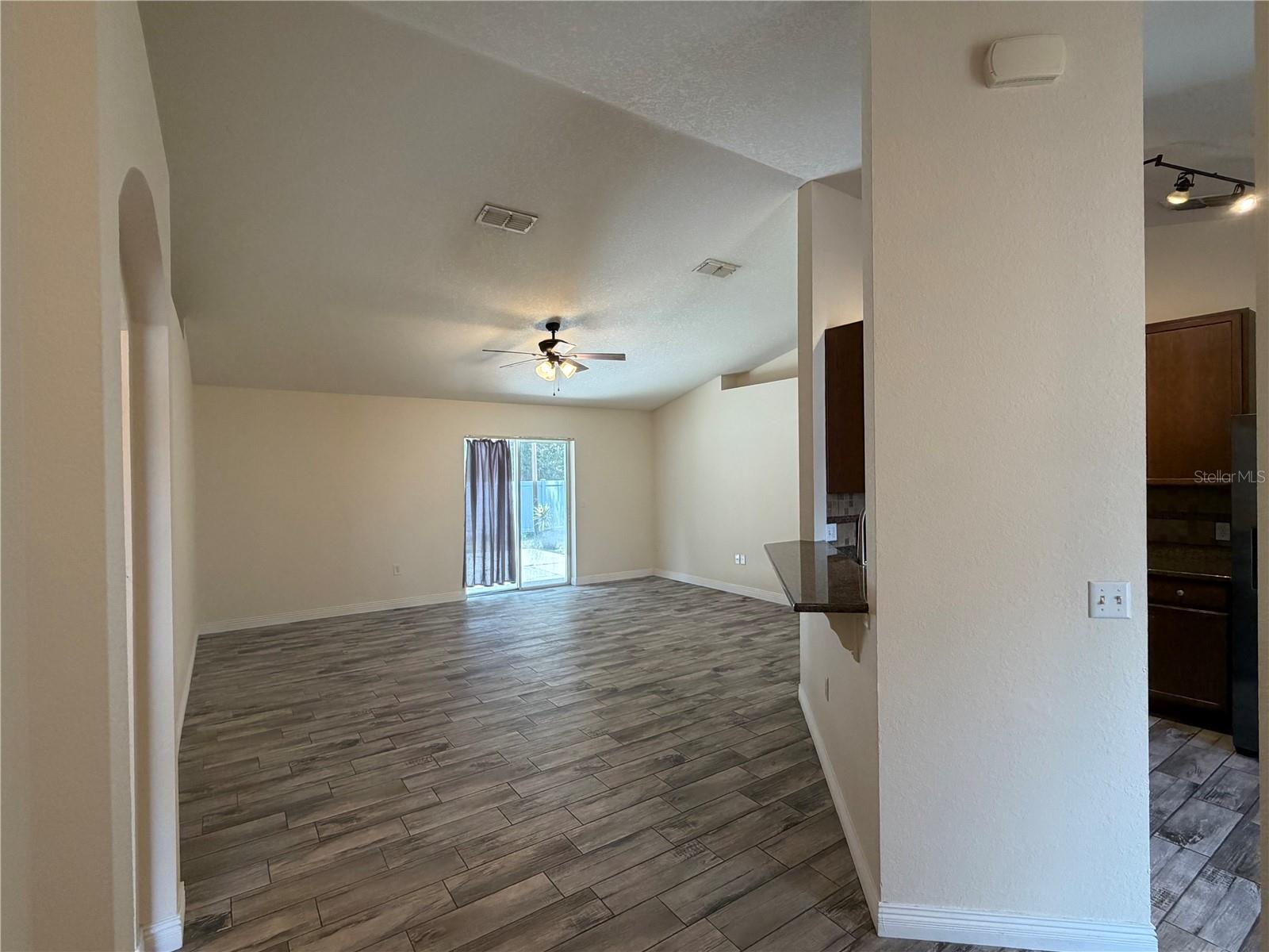 Image 7 of 21 For 762 Barrister Drive