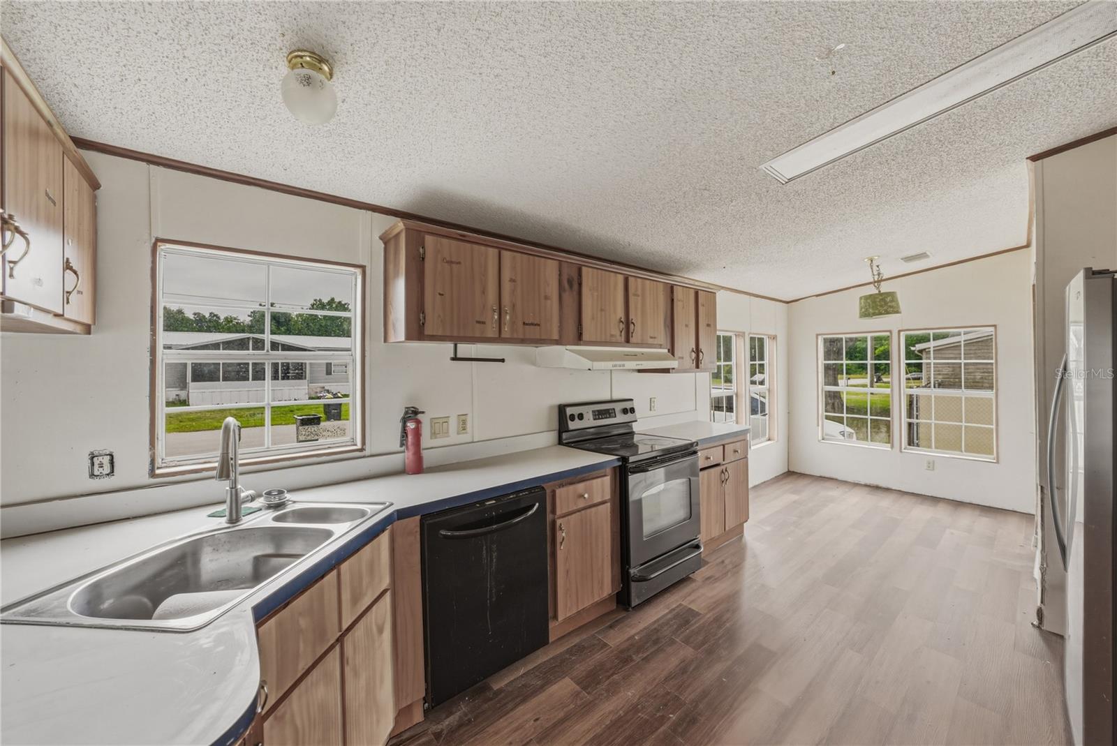 Image 12 of 52 For 3632 Pioneer Trails Boulevard E