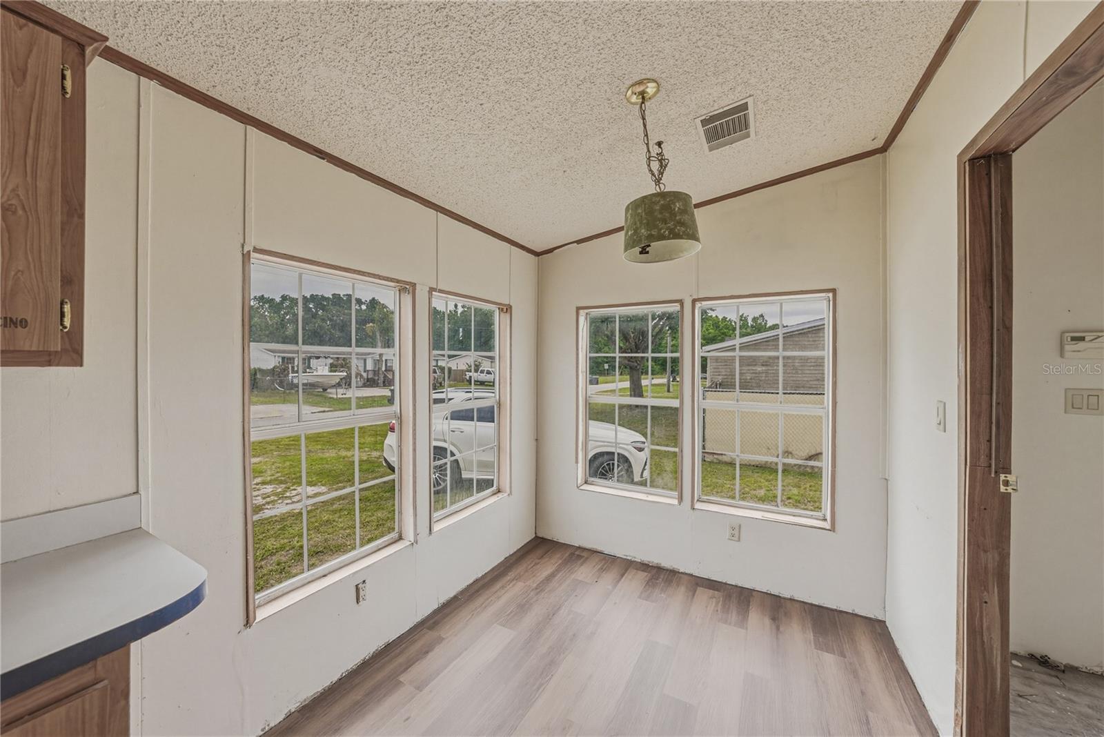 Image 17 of 52 For 3632 Pioneer Trails Boulevard E