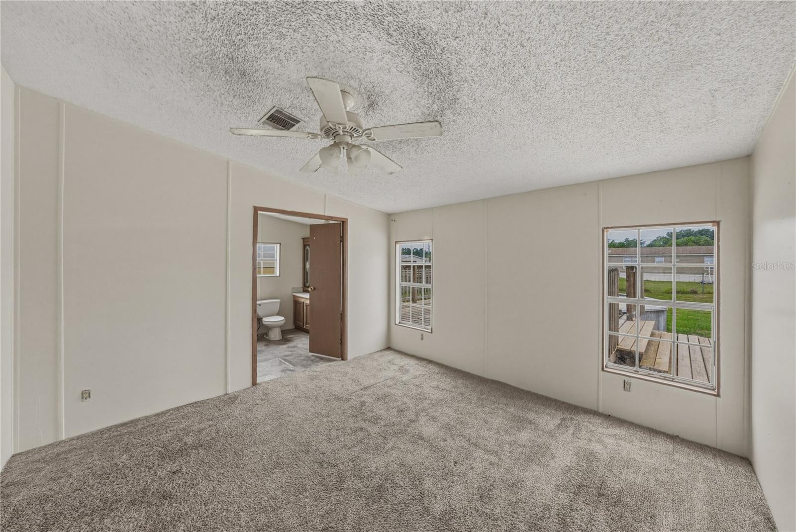 Image 19 of 52 For 3632 Pioneer Trails Boulevard E