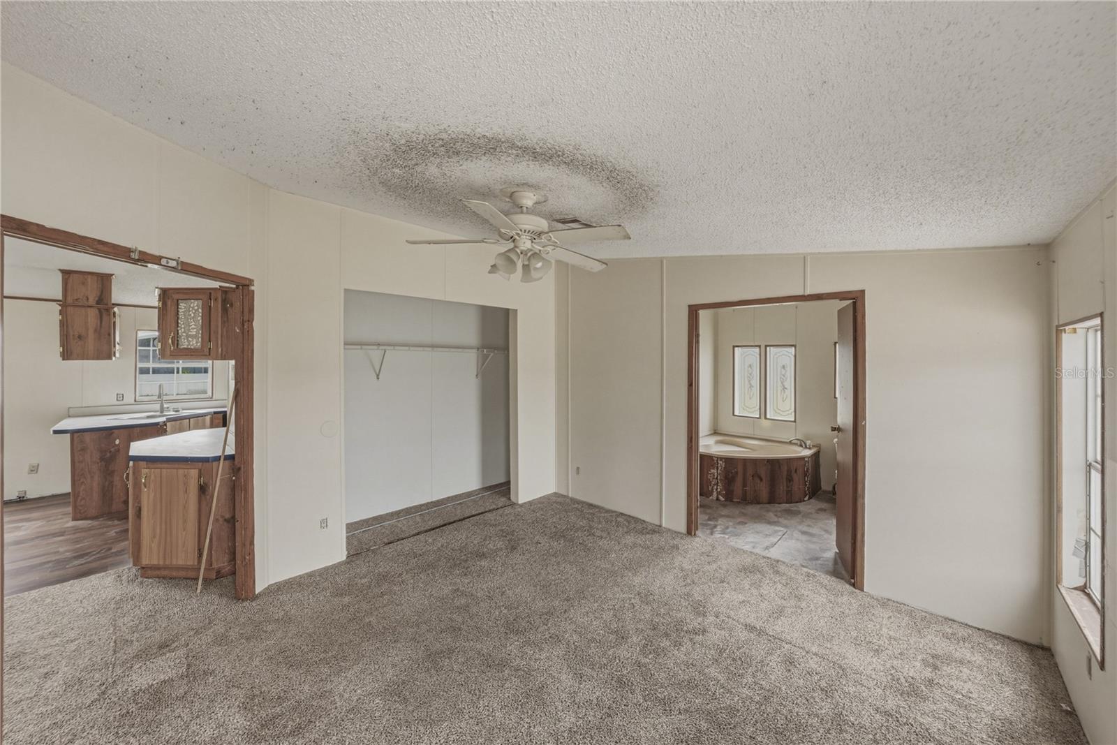 Image 21 of 52 For 3632 Pioneer Trails Boulevard E