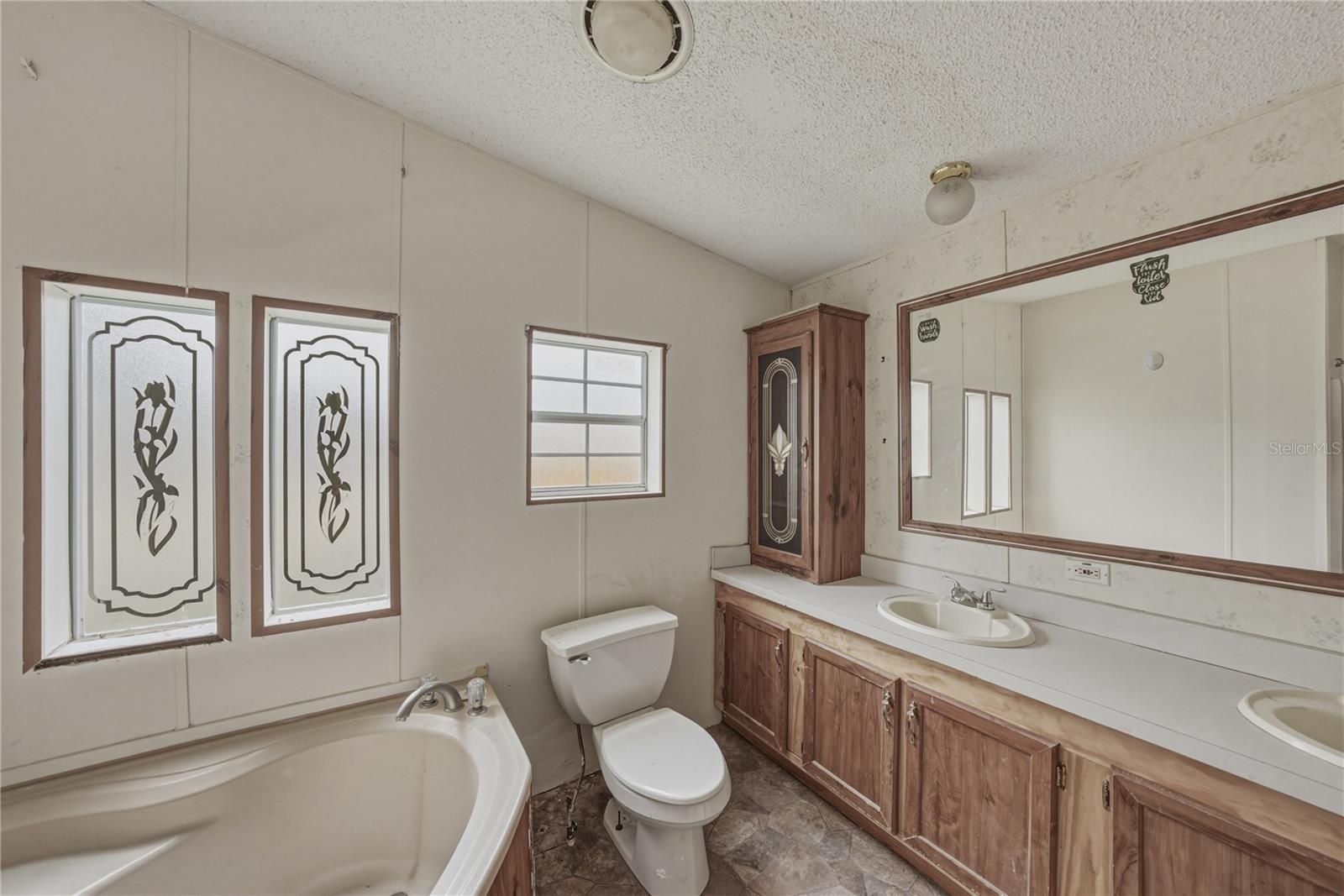 Image 23 of 52 For 3632 Pioneer Trails Boulevard E