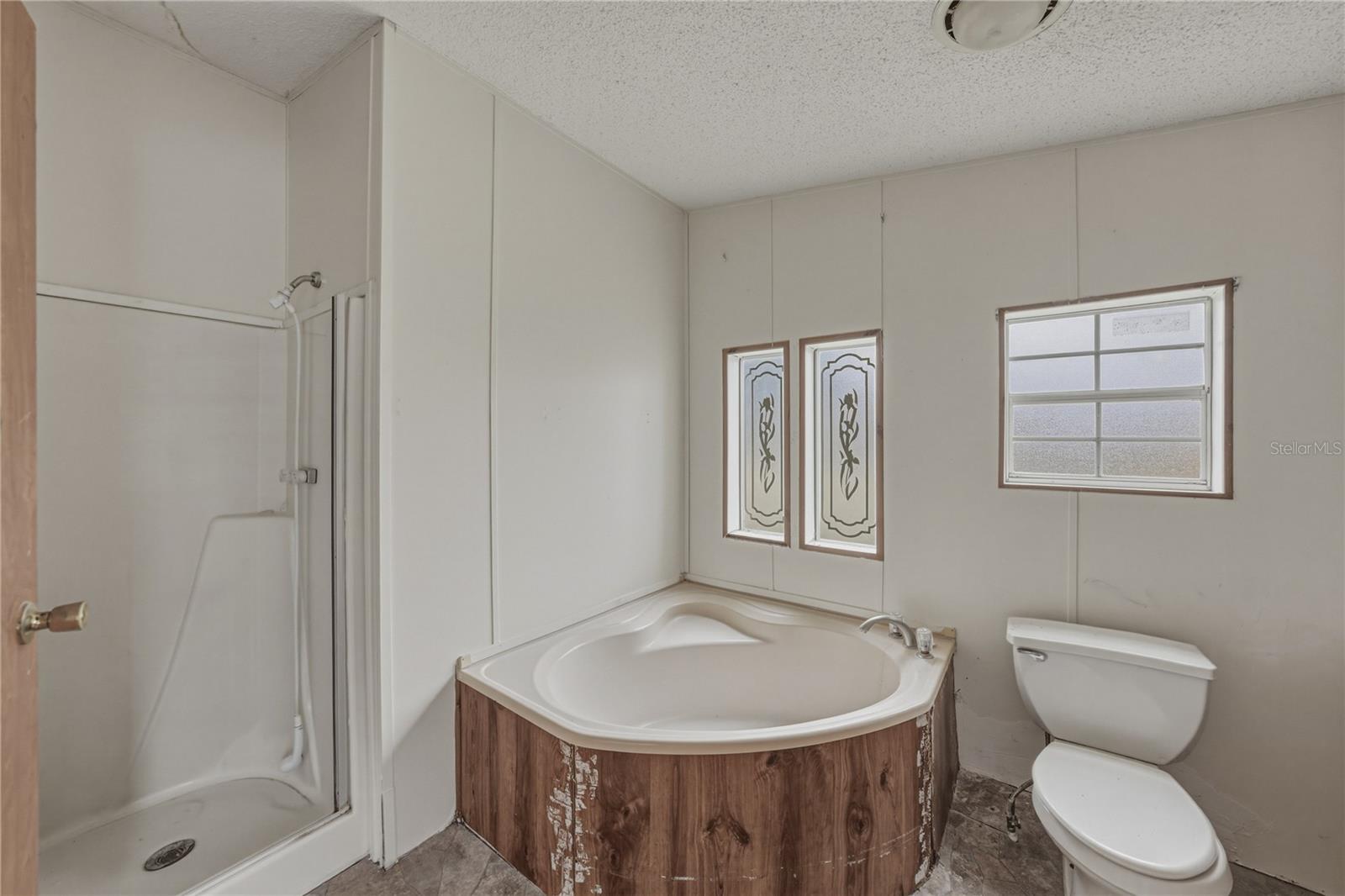 Image 24 of 52 For 3632 Pioneer Trails Boulevard E