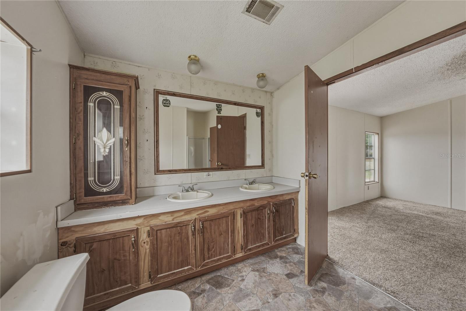 Image 26 of 52 For 3632 Pioneer Trails Boulevard E