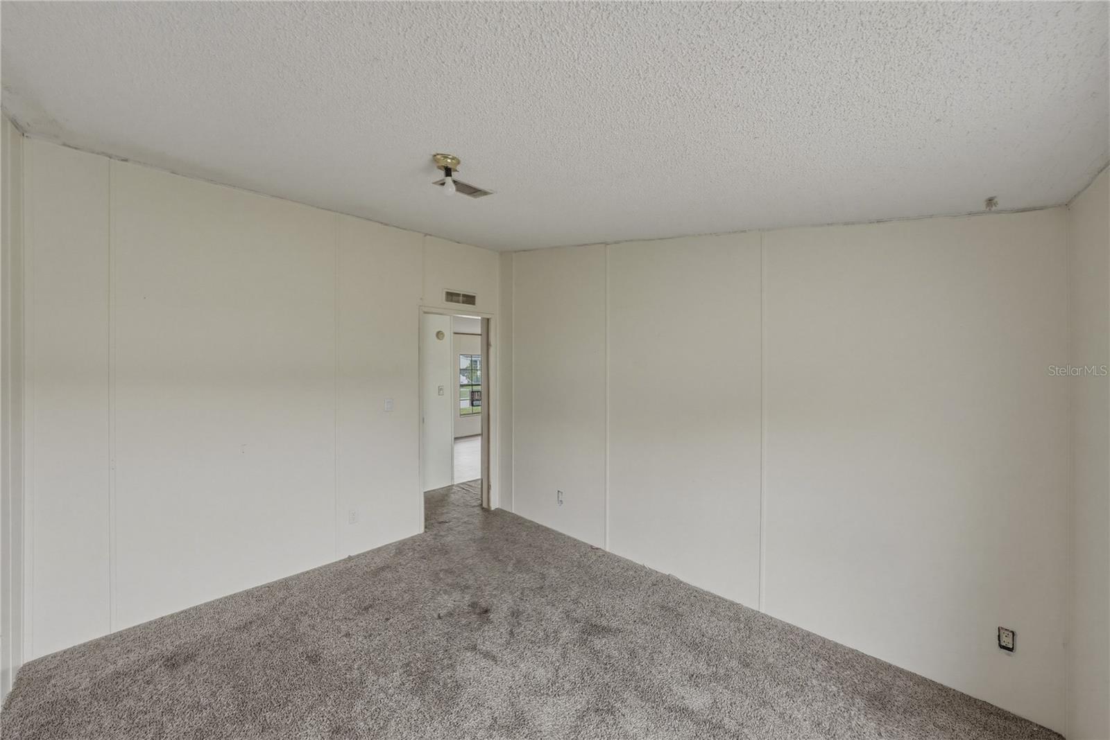 Image 27 of 52 For 3632 Pioneer Trails Boulevard E