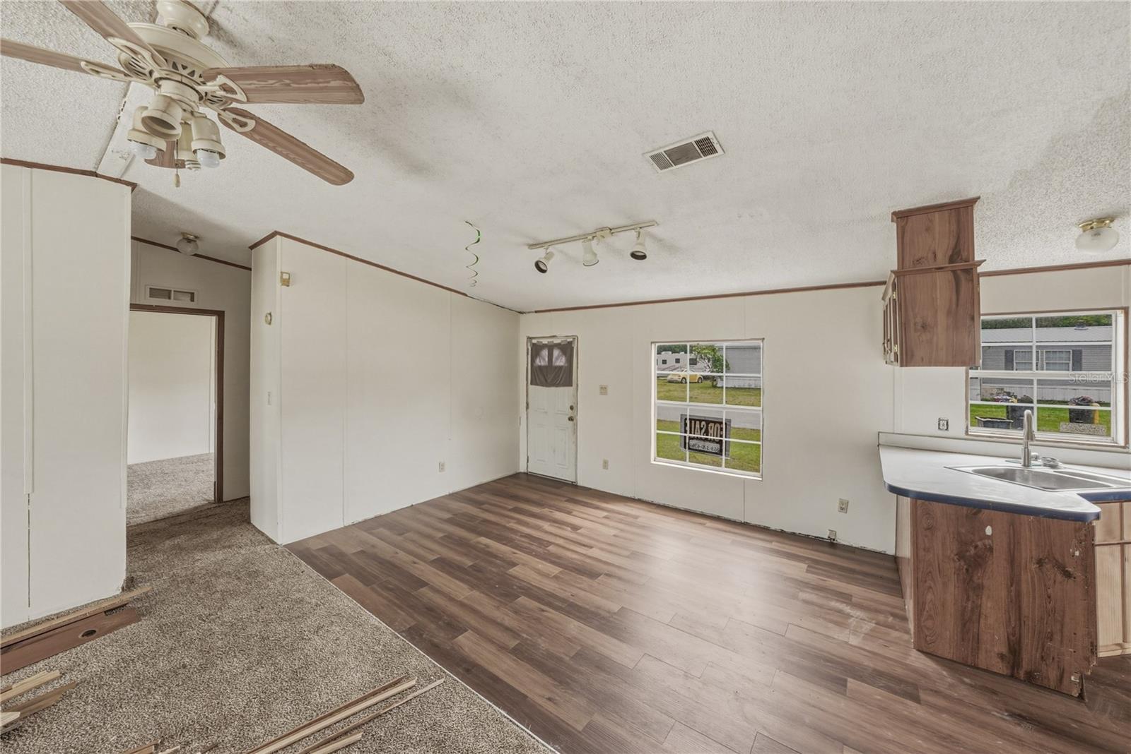 Image 5 of 52 For 3632 Pioneer Trails Boulevard E