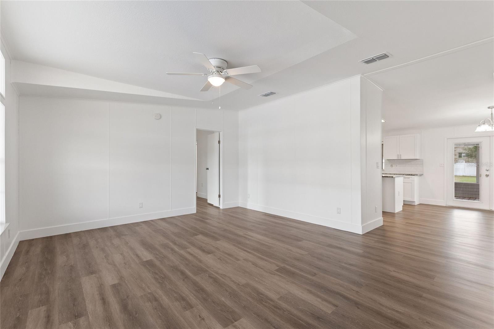 Image 32 of 45 For 486 Lindsey Drive