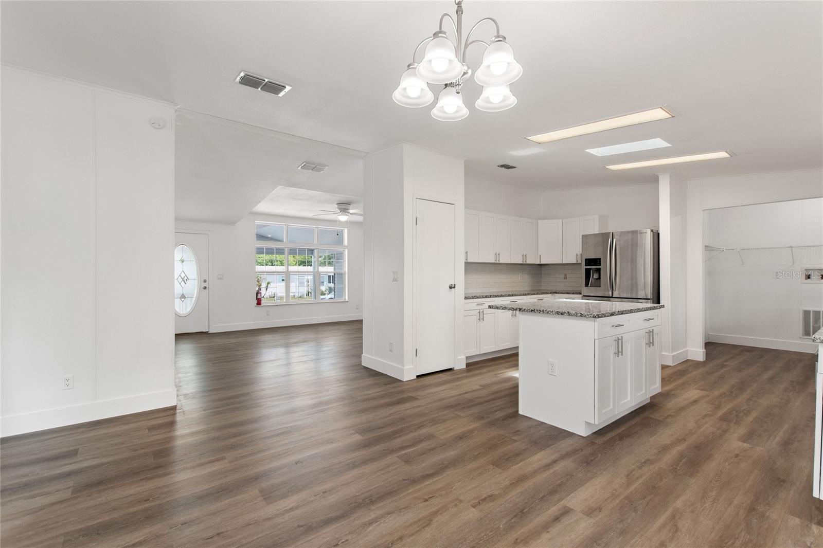 Image 6 of 45 For 486 Lindsey Drive