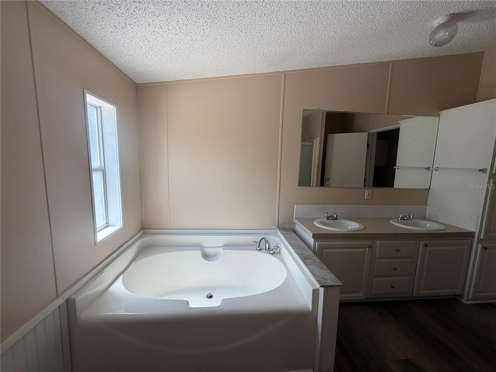 Image 17 of 24 For 12703 Lovers Lane