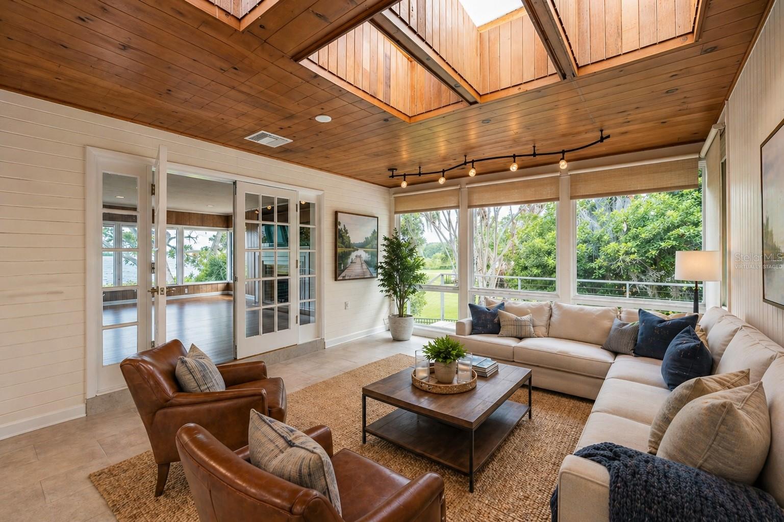 Image 10 of 80 For 7 Lake Hollingsworth Drive