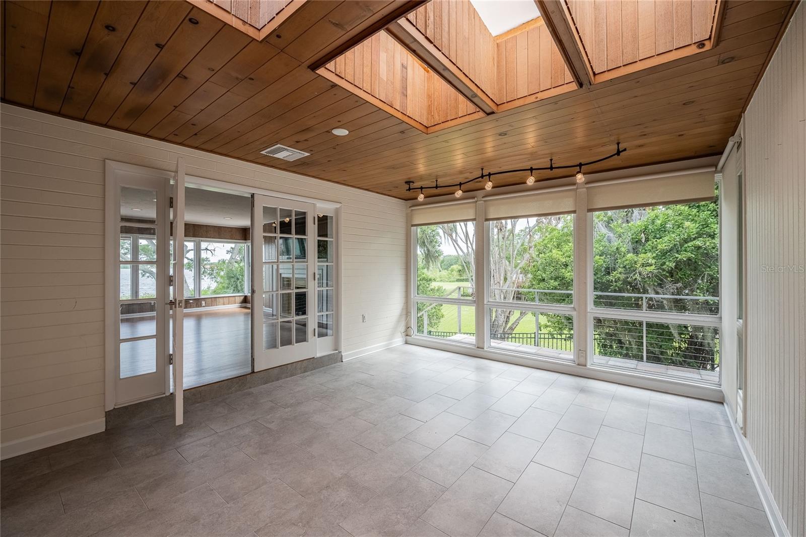 Image 11 of 80 For 7 Lake Hollingsworth Drive