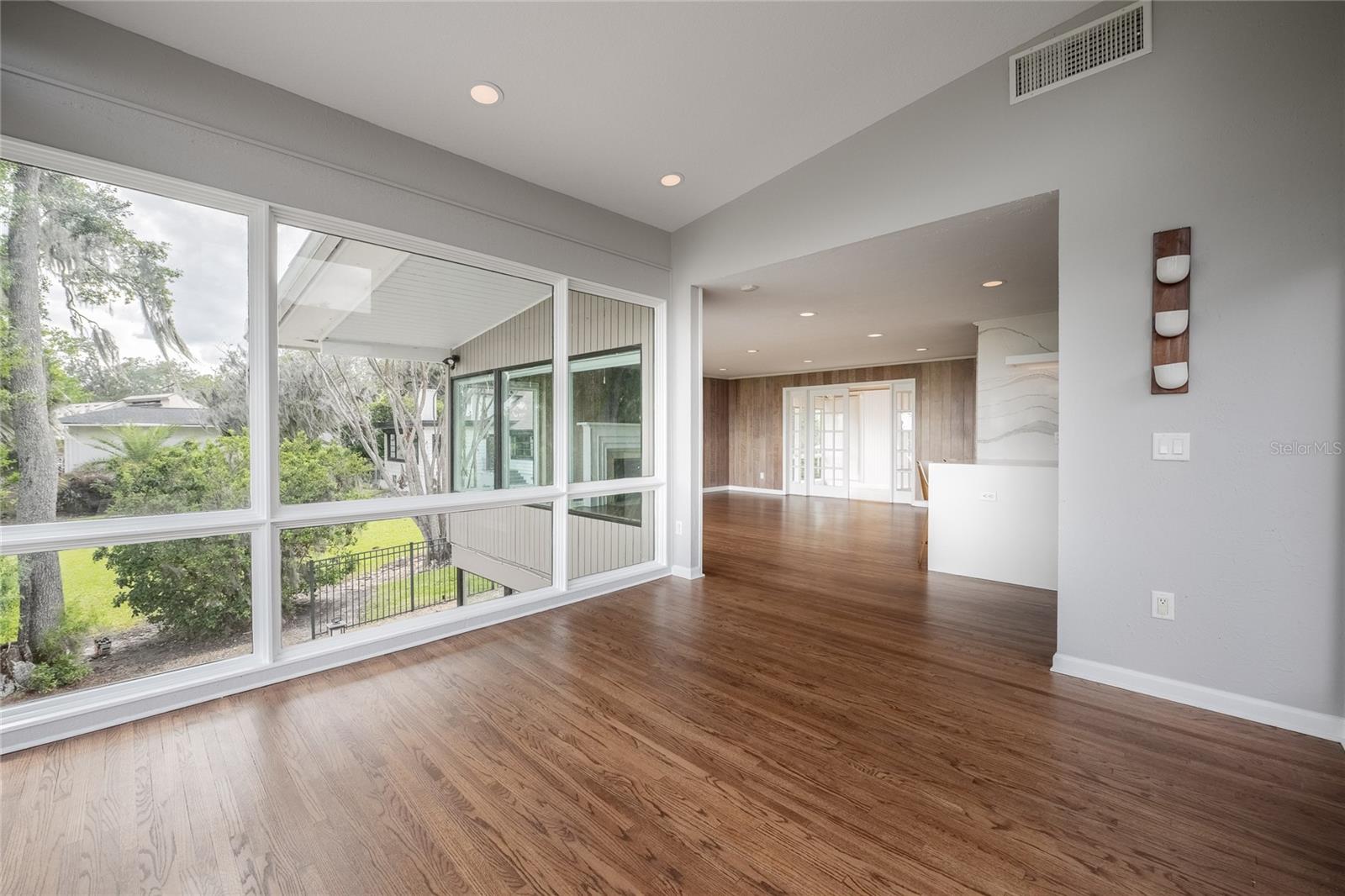 Image 18 of 80 For 7 Lake Hollingsworth Drive