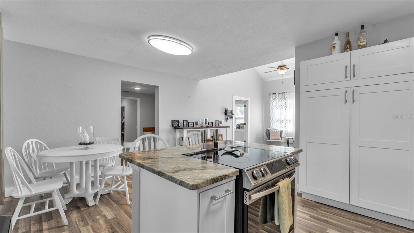 Image 8 of 39 For 728 Belmar Street