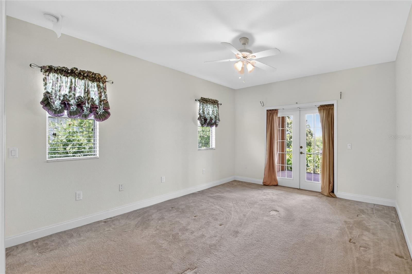 Listing photo id 8 for 761 Country Walk Cove