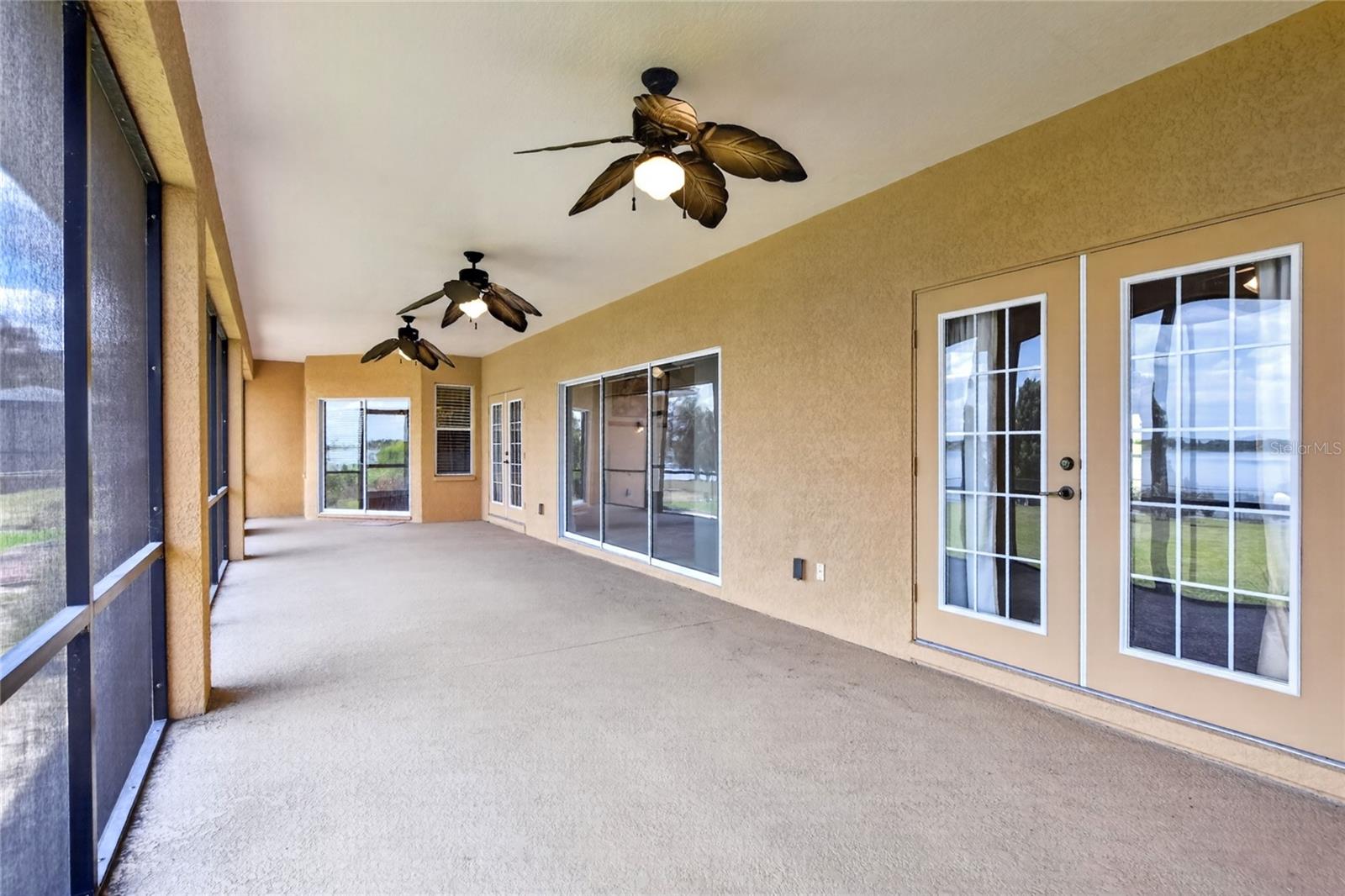 Listing photo id 10 for 761 Country Walk Cove