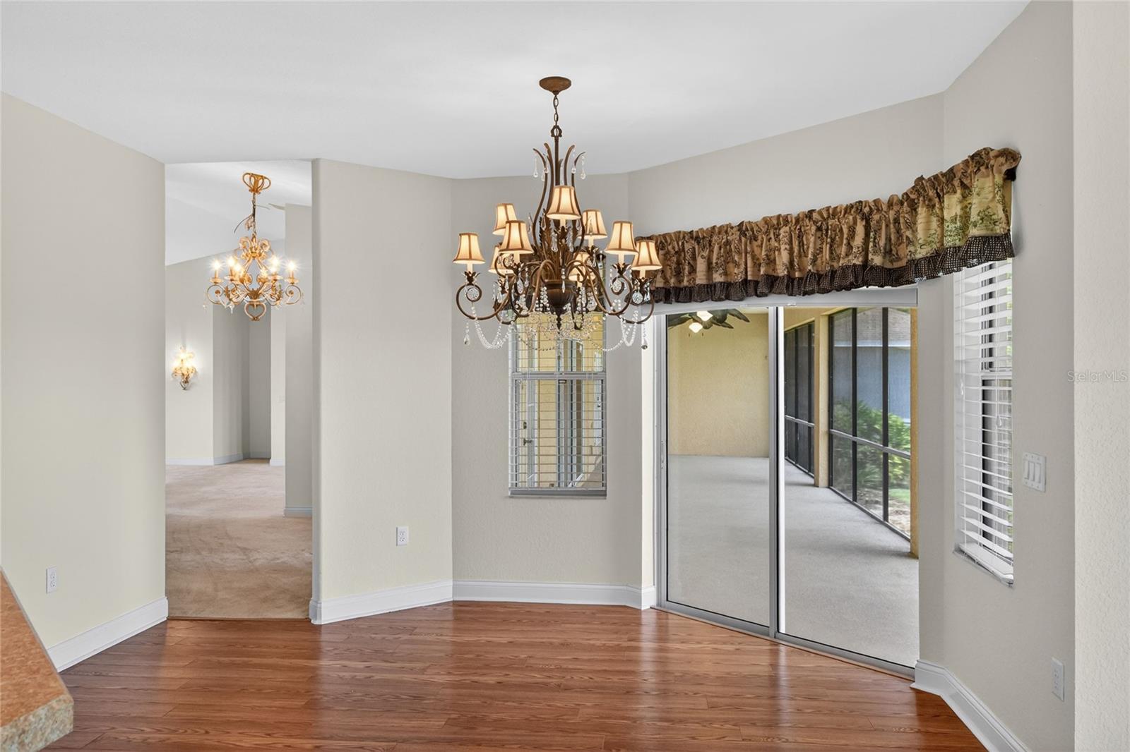 Listing photo id 16 for 761 Country Walk Cove