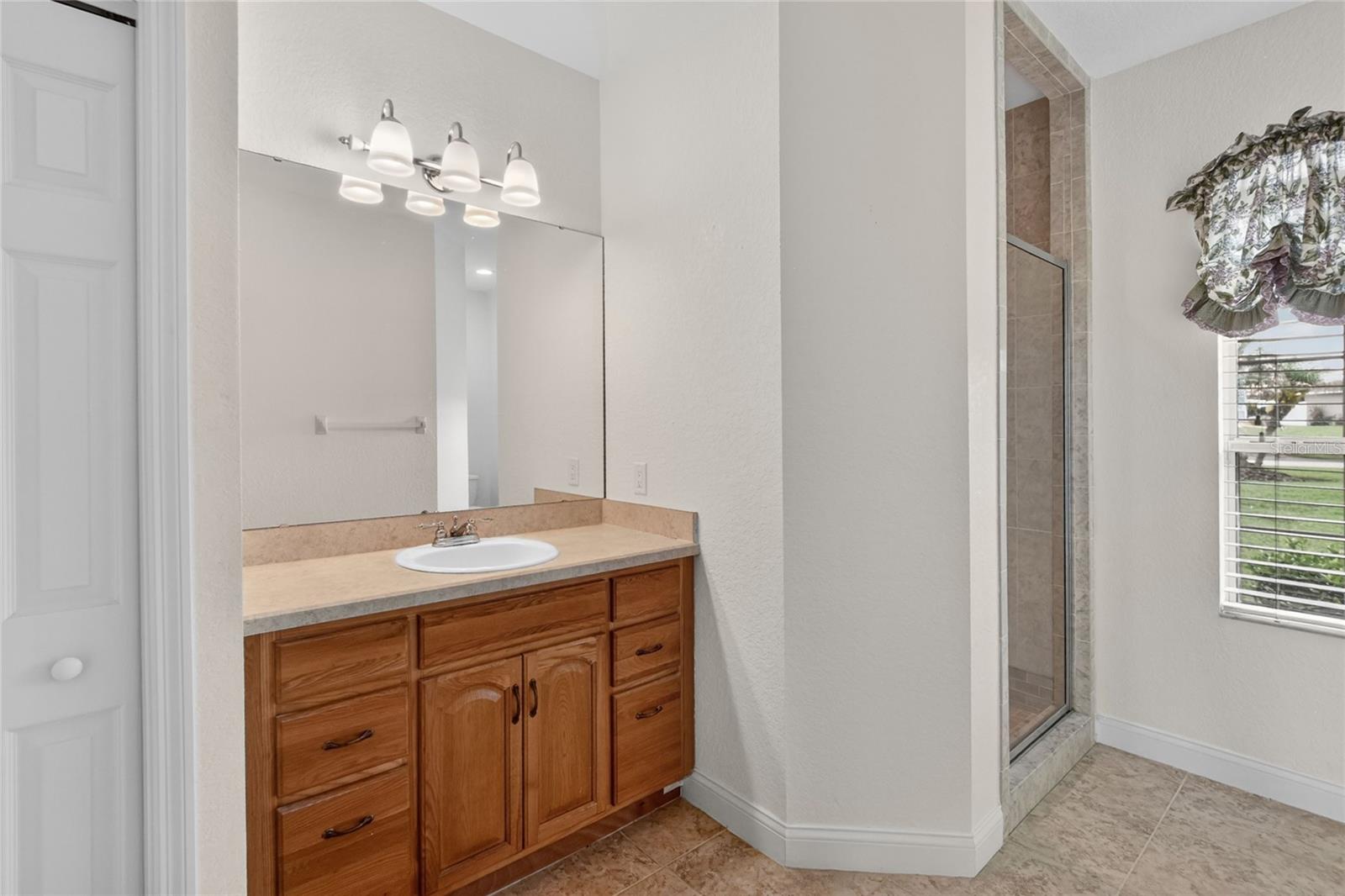 Listing photo id 19 for 761 Country Walk Cove