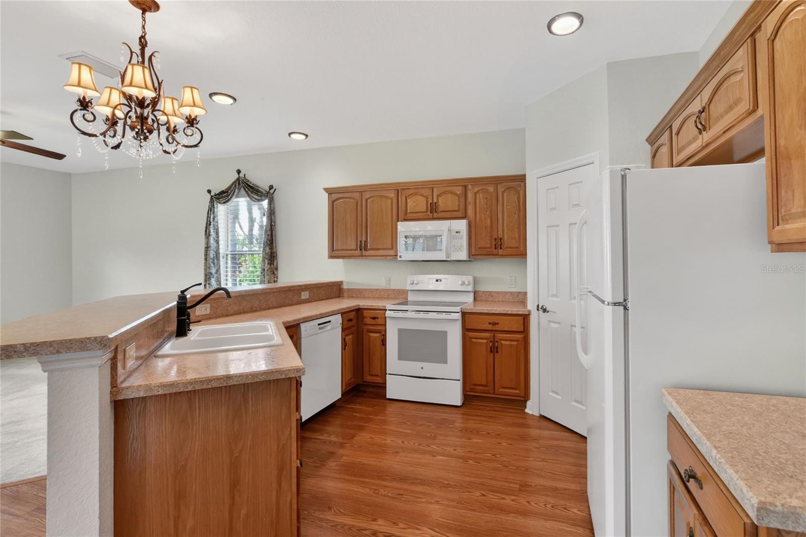 Listing photo id 23 for 761 Country Walk Cove