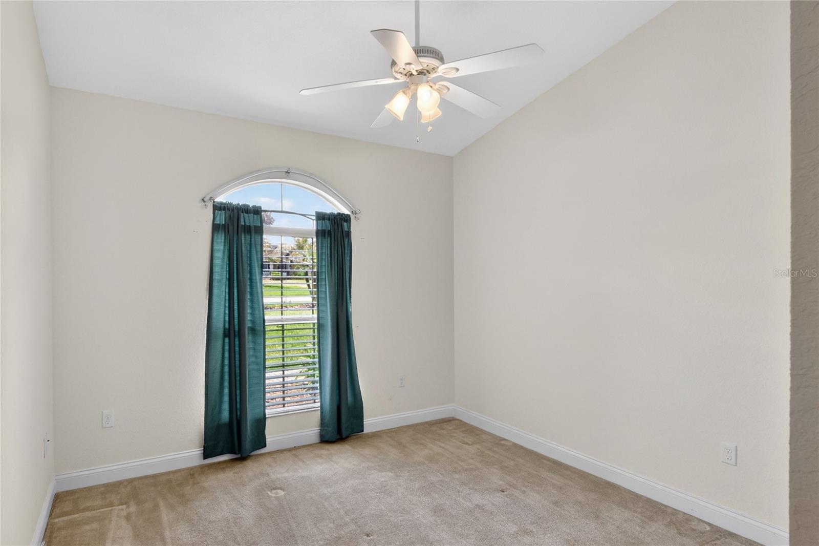 Listing photo id 24 for 761 Country Walk Cove