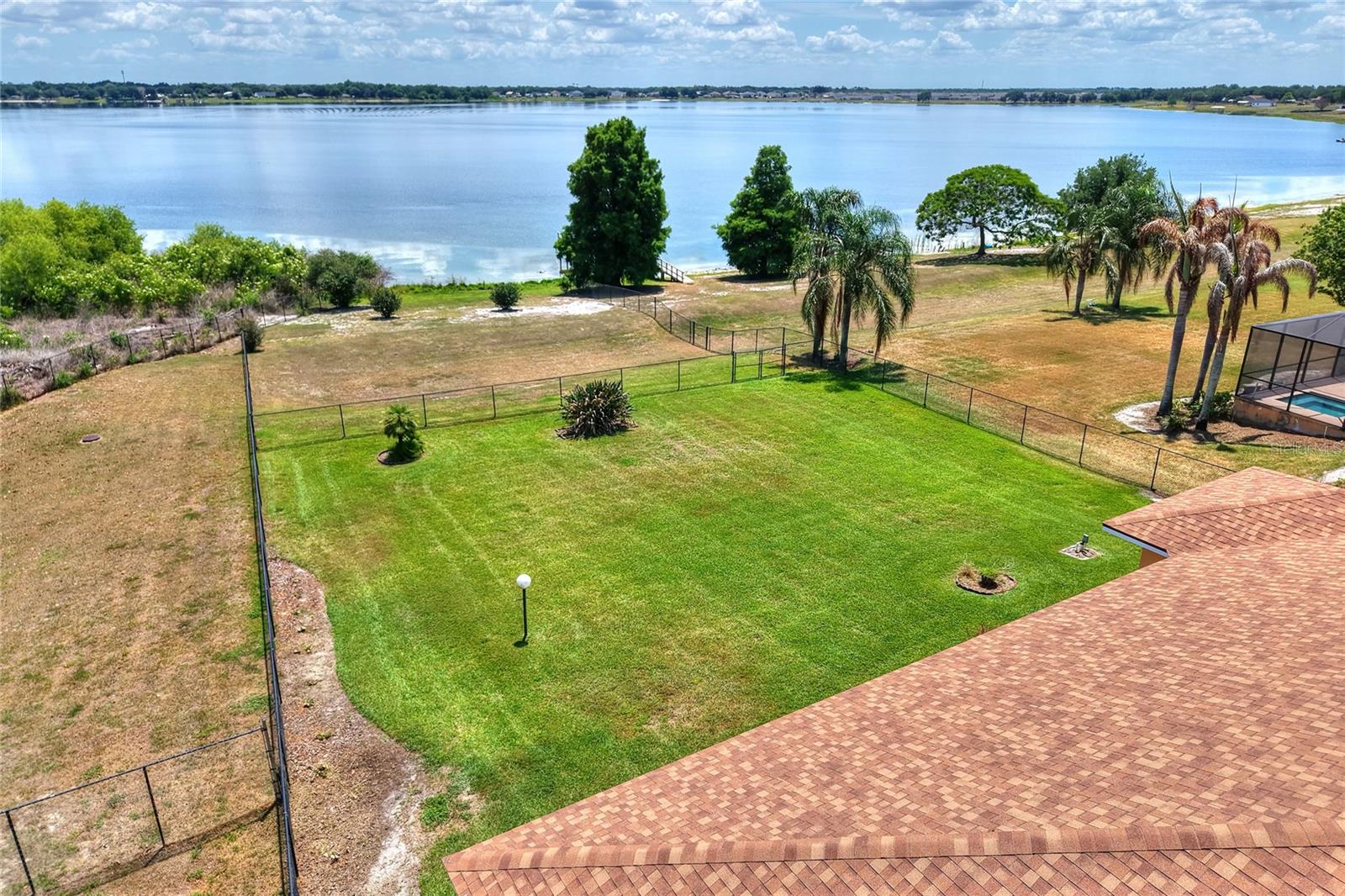 Listing photo id 40 for 761 Country Walk Cove