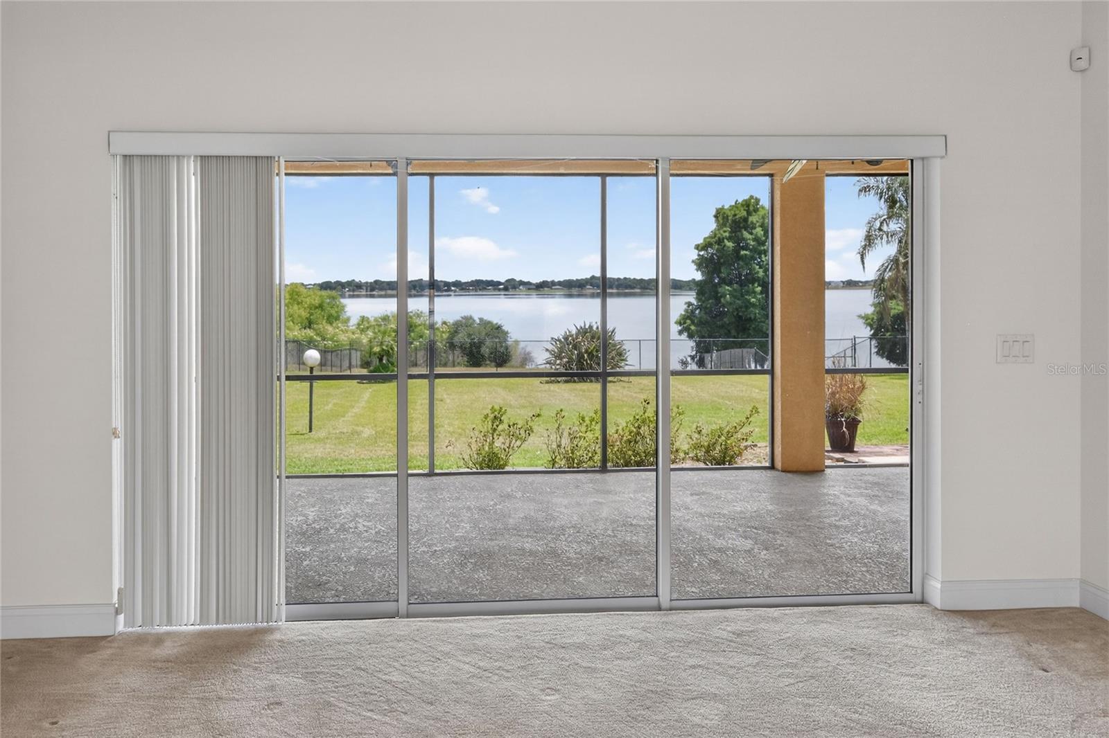 Listing photo id 4 for 761 Country Walk Cove