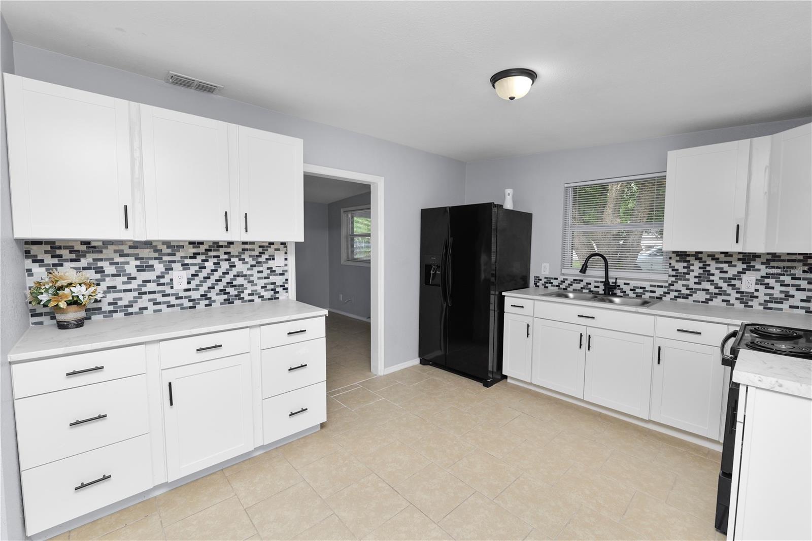 Image 6 of 42 For 114 Shelton Avenue