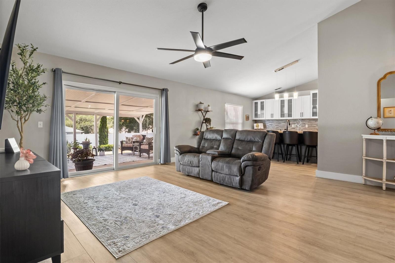 Image 4 of 40 For 5963 Hillside Heights Drive