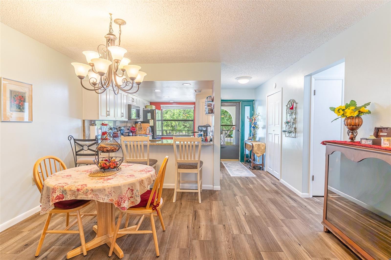 Image 4 of 26 For 3007 Granada Court 4