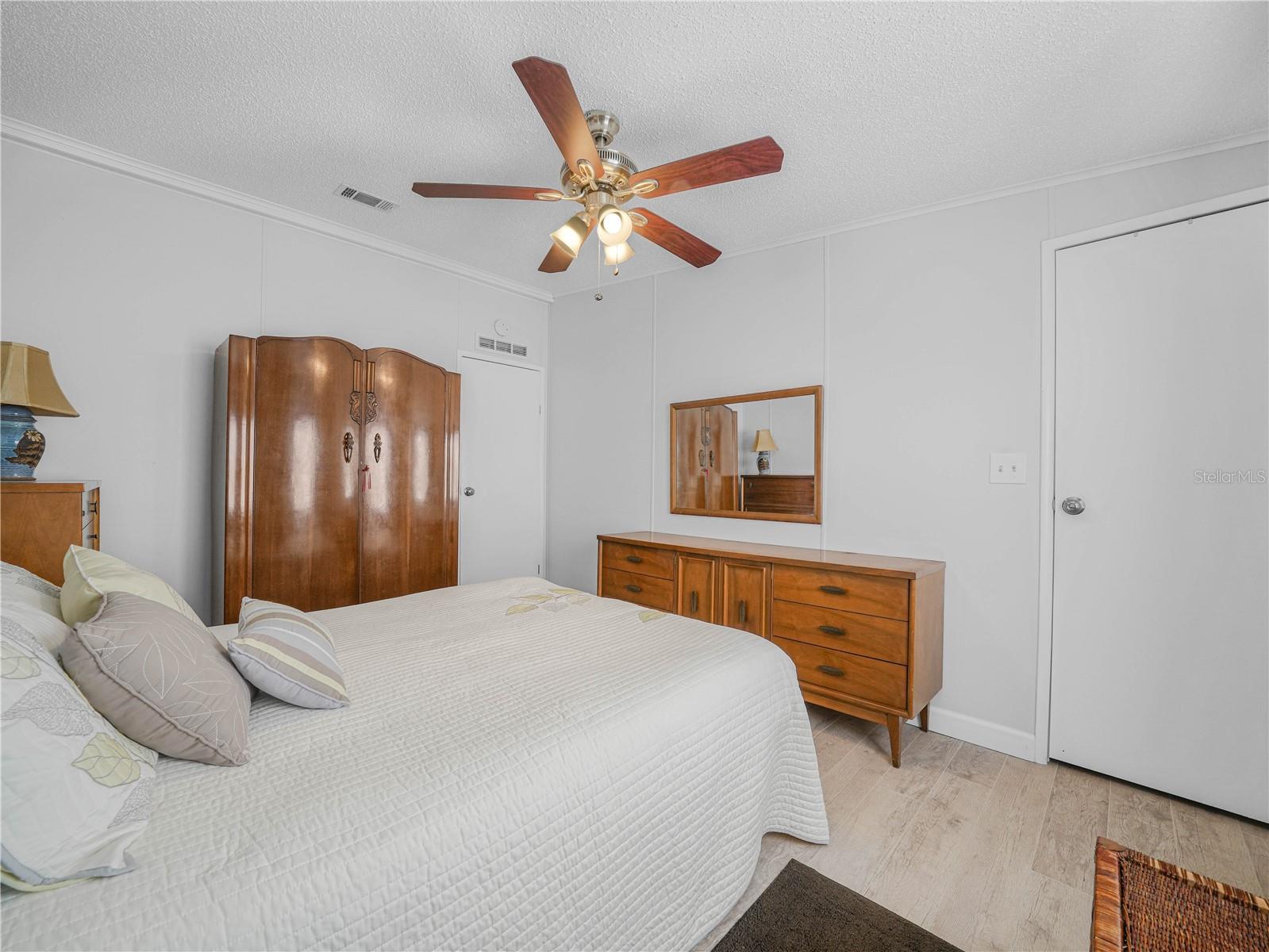 Image 18 of 32 For 4926 Deerwood Drive