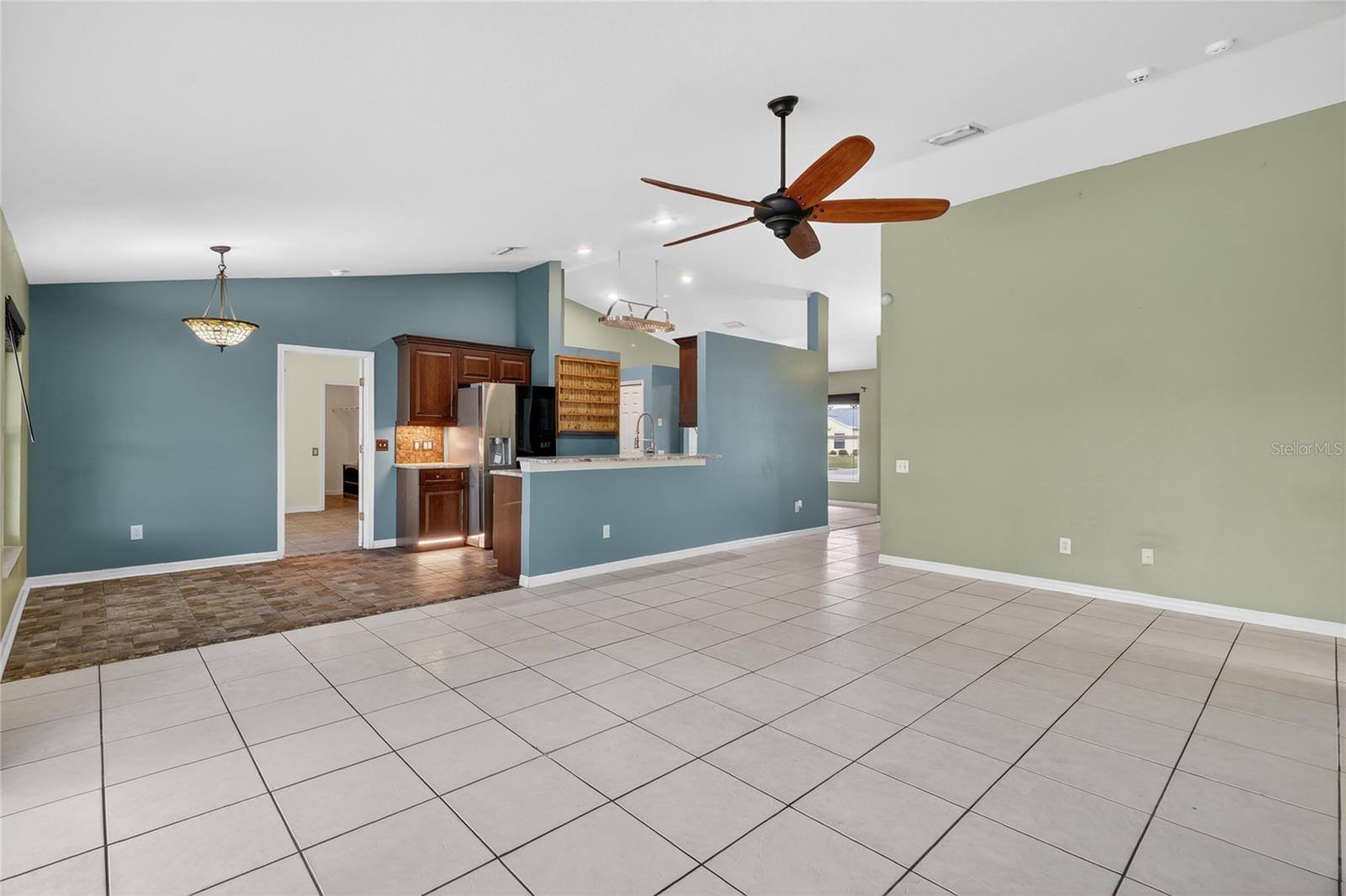 Image 15 of 48 For 12119 Colonial Estates Lane
