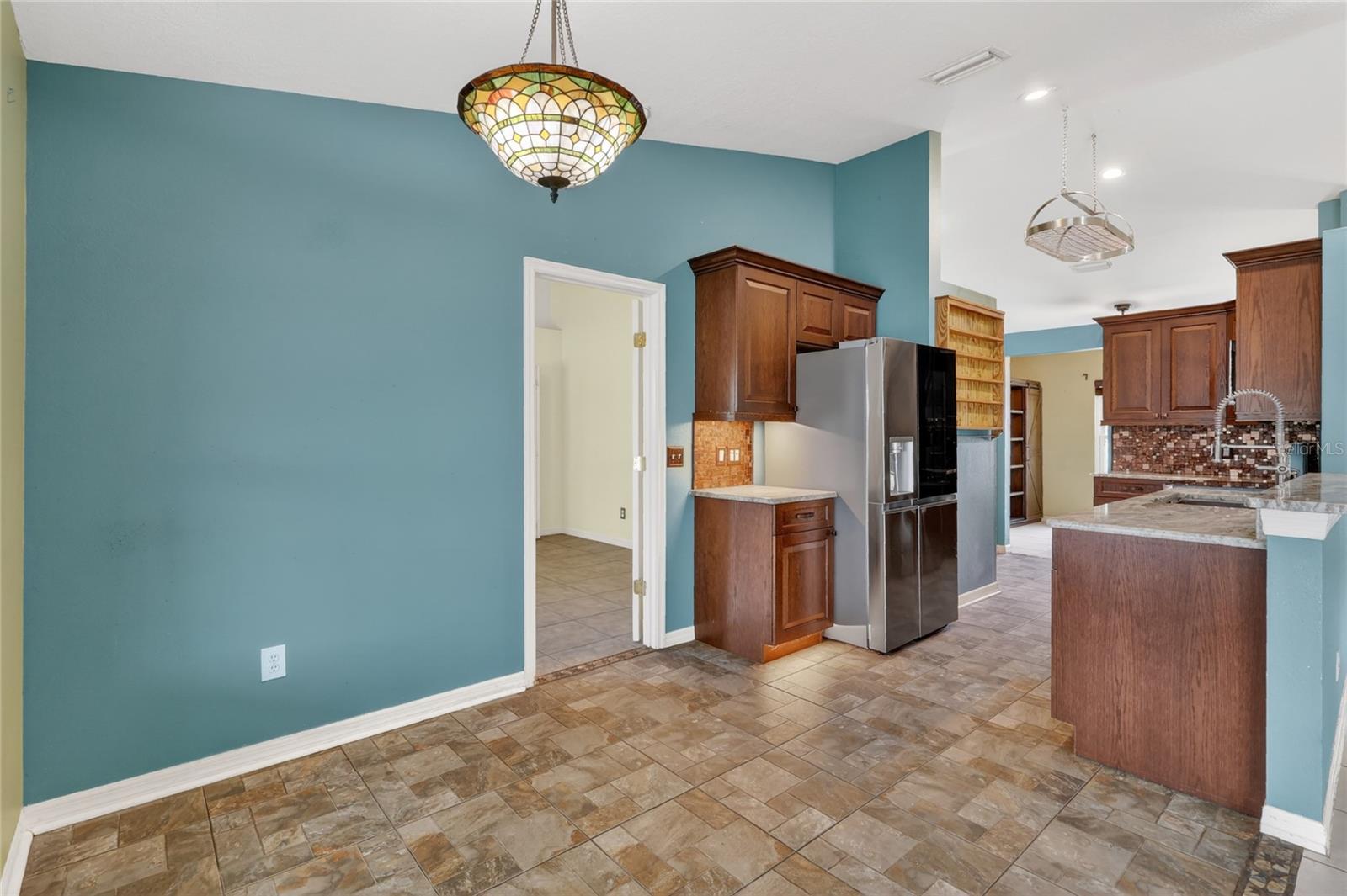 Image 16 of 48 For 12119 Colonial Estates Lane
