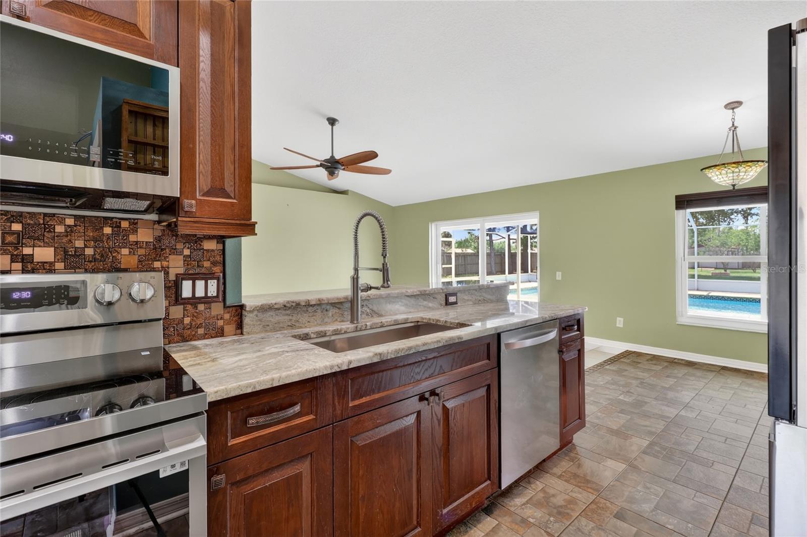 Image 19 of 48 For 12119 Colonial Estates Lane