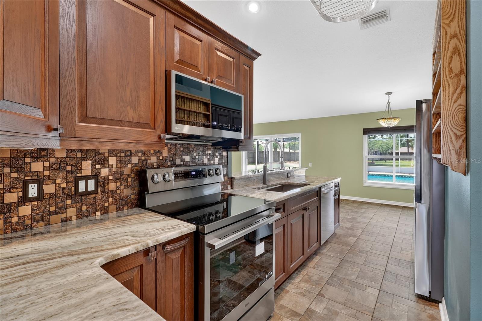 Image 20 of 48 For 12119 Colonial Estates Lane