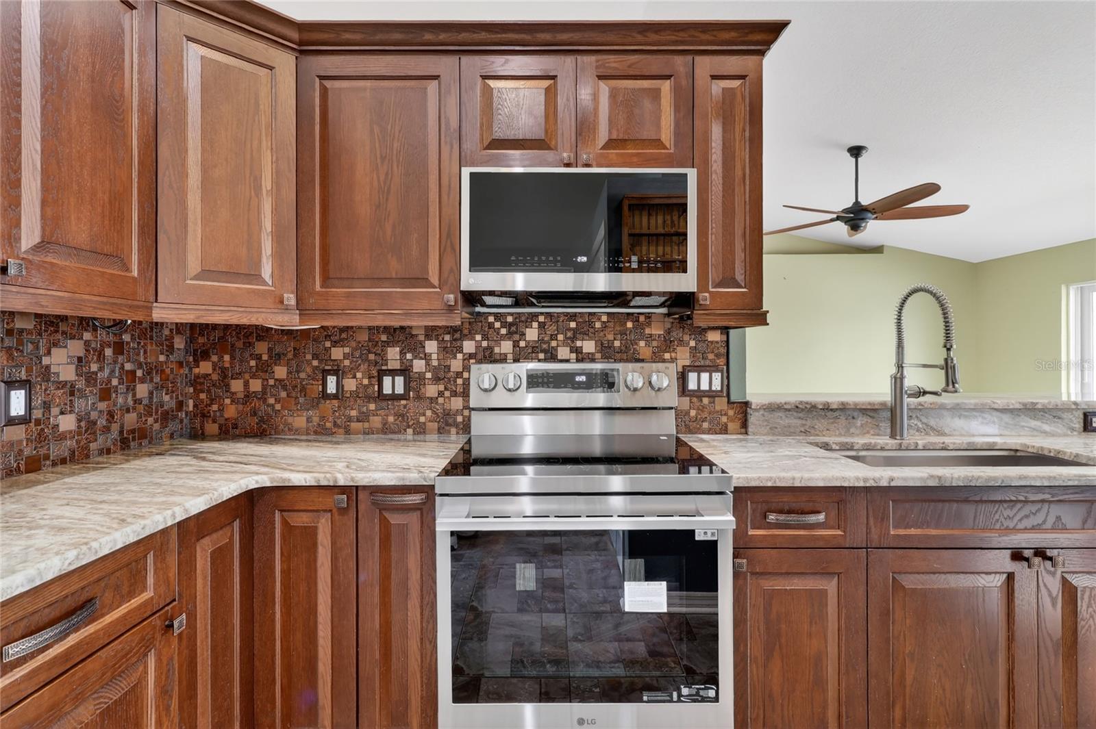 Image 21 of 48 For 12119 Colonial Estates Lane