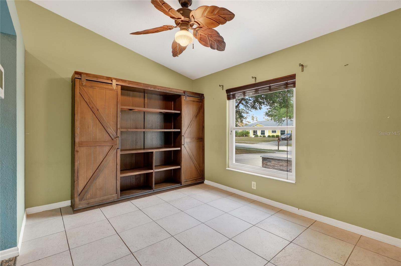 Image 7 of 48 For 12119 Colonial Estates Lane