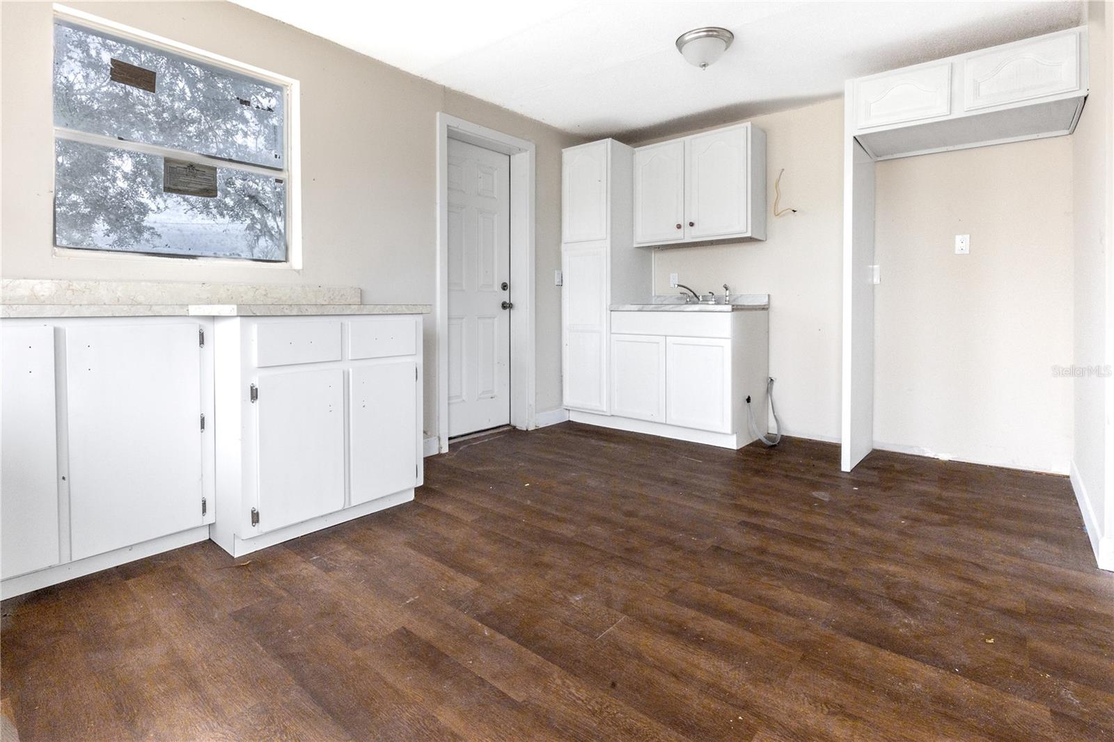 Image 2 of 10 For 642 Peterson Street