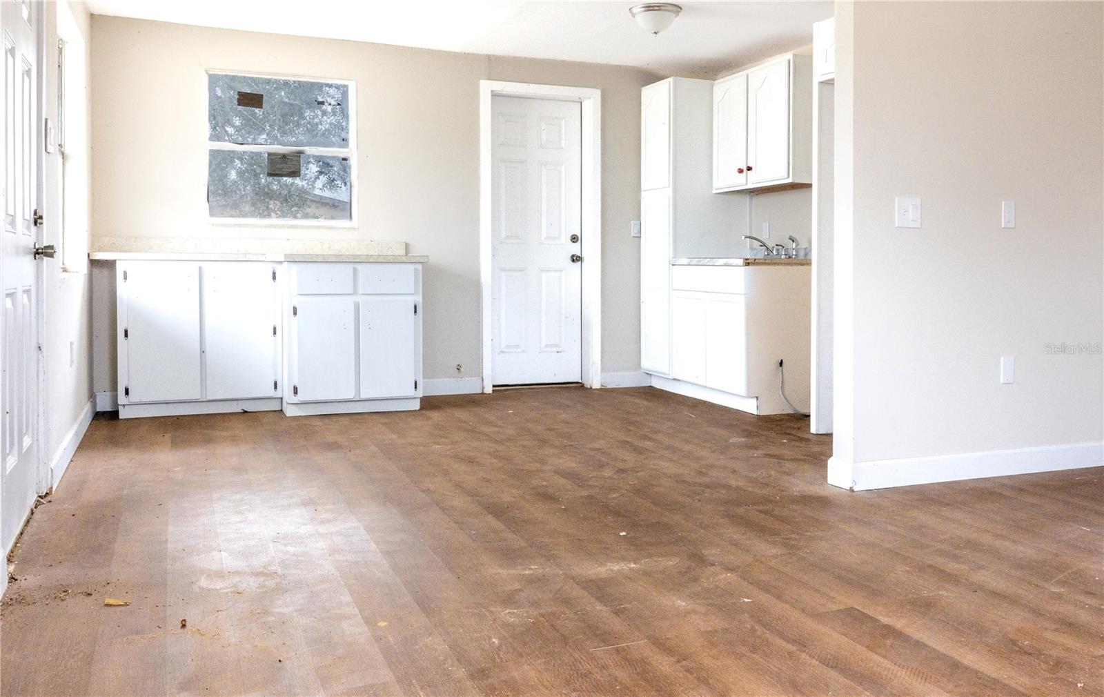 Image 4 of 10 For 642 Peterson Street