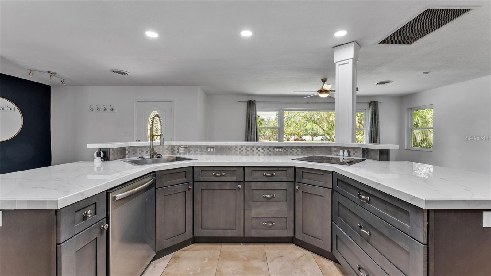 Image 19 of 51 For 208 Prado Place