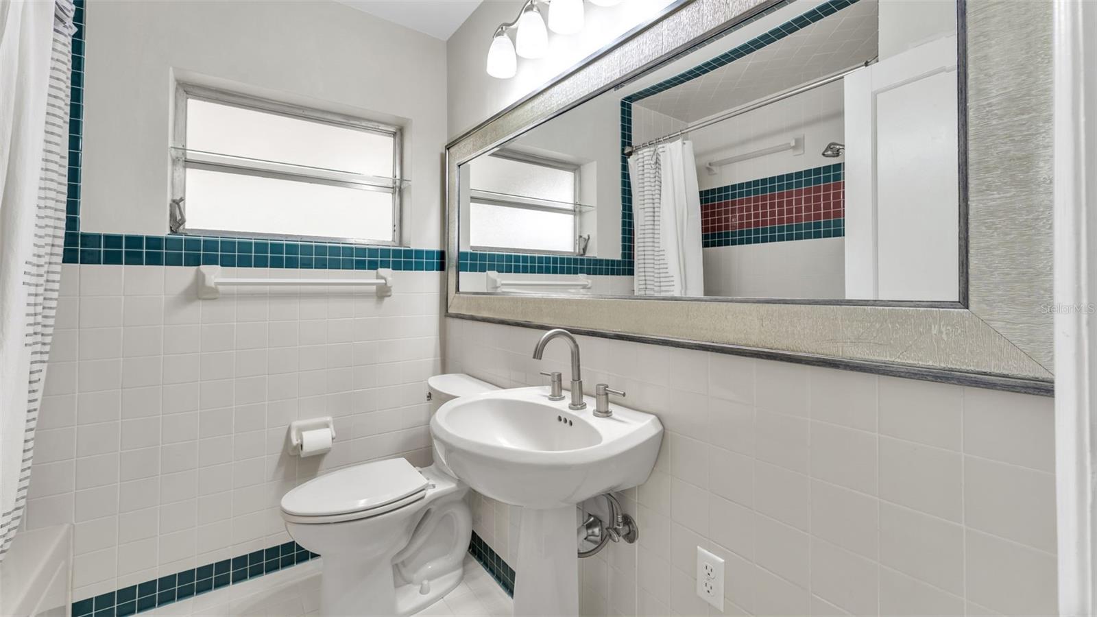 Image 23 of 51 For 208 Prado Place