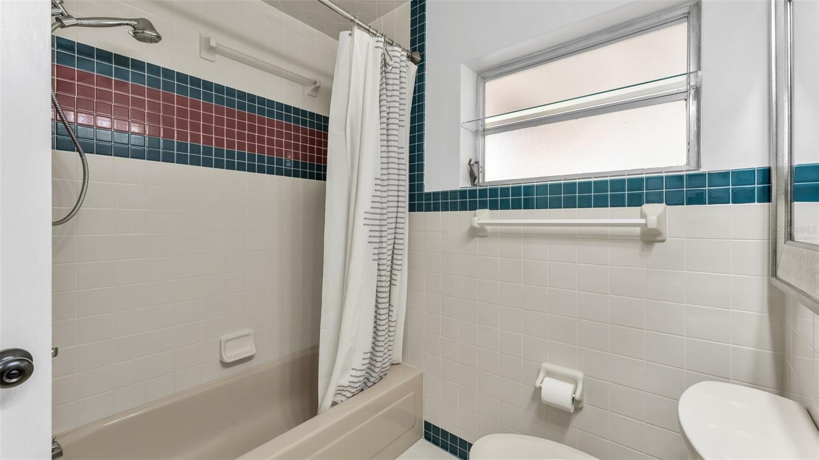 Image 24 of 51 For 208 Prado Place
